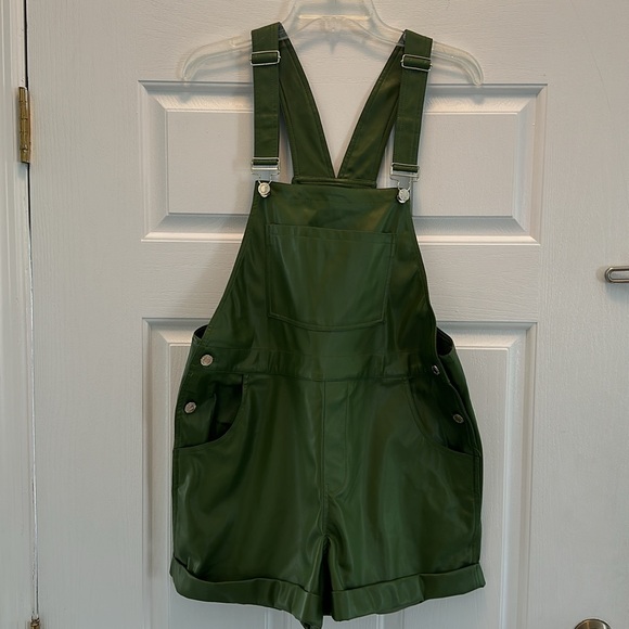 WEWOREWHAT BASIC VEGAN LEATHER SHORT OVERALL - Picture 3 of 6